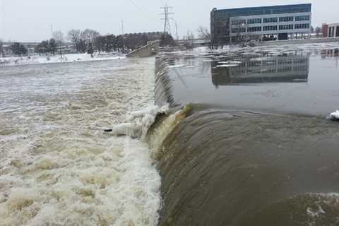 Fishing Boat Capsizes at 6th Street Dam